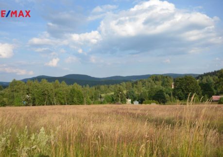 Krásné mírně svažité pozemky v klidné části obce, Bublava, Krušné Hory