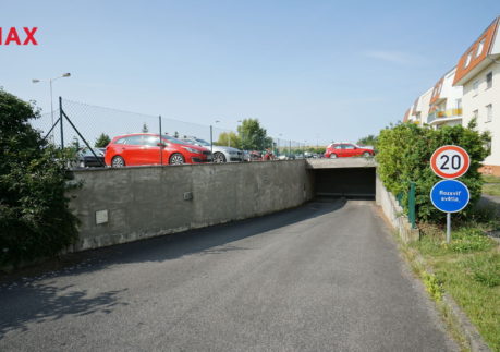 Parkovací stání v podzemních garážích, Praha 6 Suchdol, K Horoměřicům